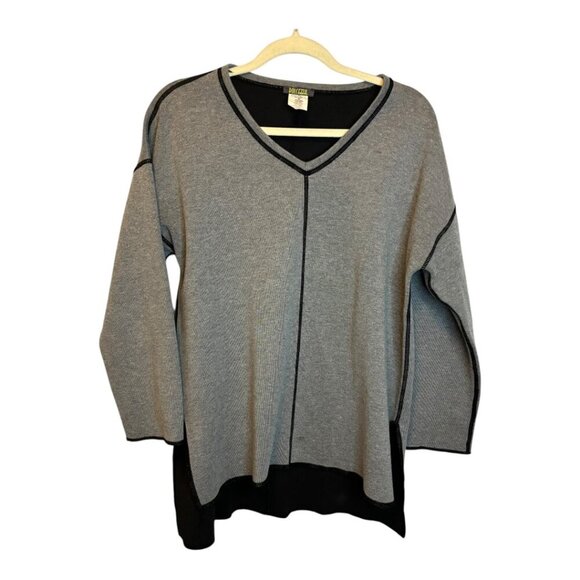 Dolcezza Blouse Women's Size Medium Sweater‎ Stripes Black Gray - Picture 1 of 3